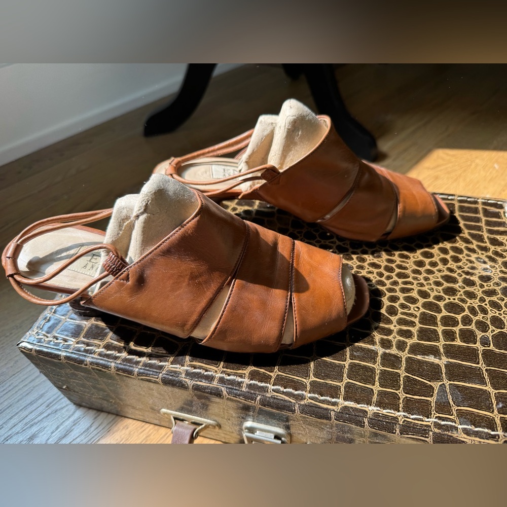 Enzo Angiolini chestnut Leather Sandals with back strap. - Picture 14 of 16